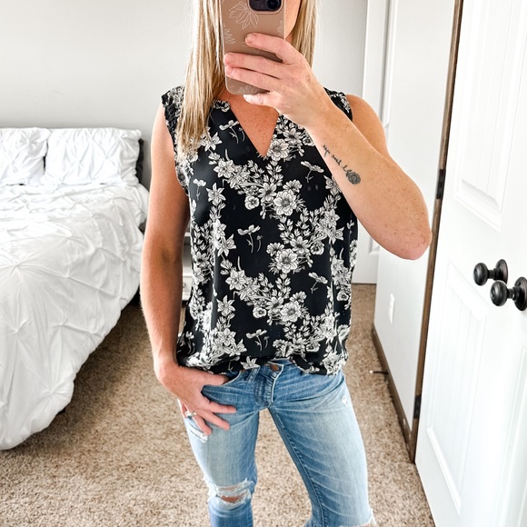 41 Hawthorn Tops - 41 Hawthorn Black & White Floral Tank Top Size Medium EUC Stitch Fix